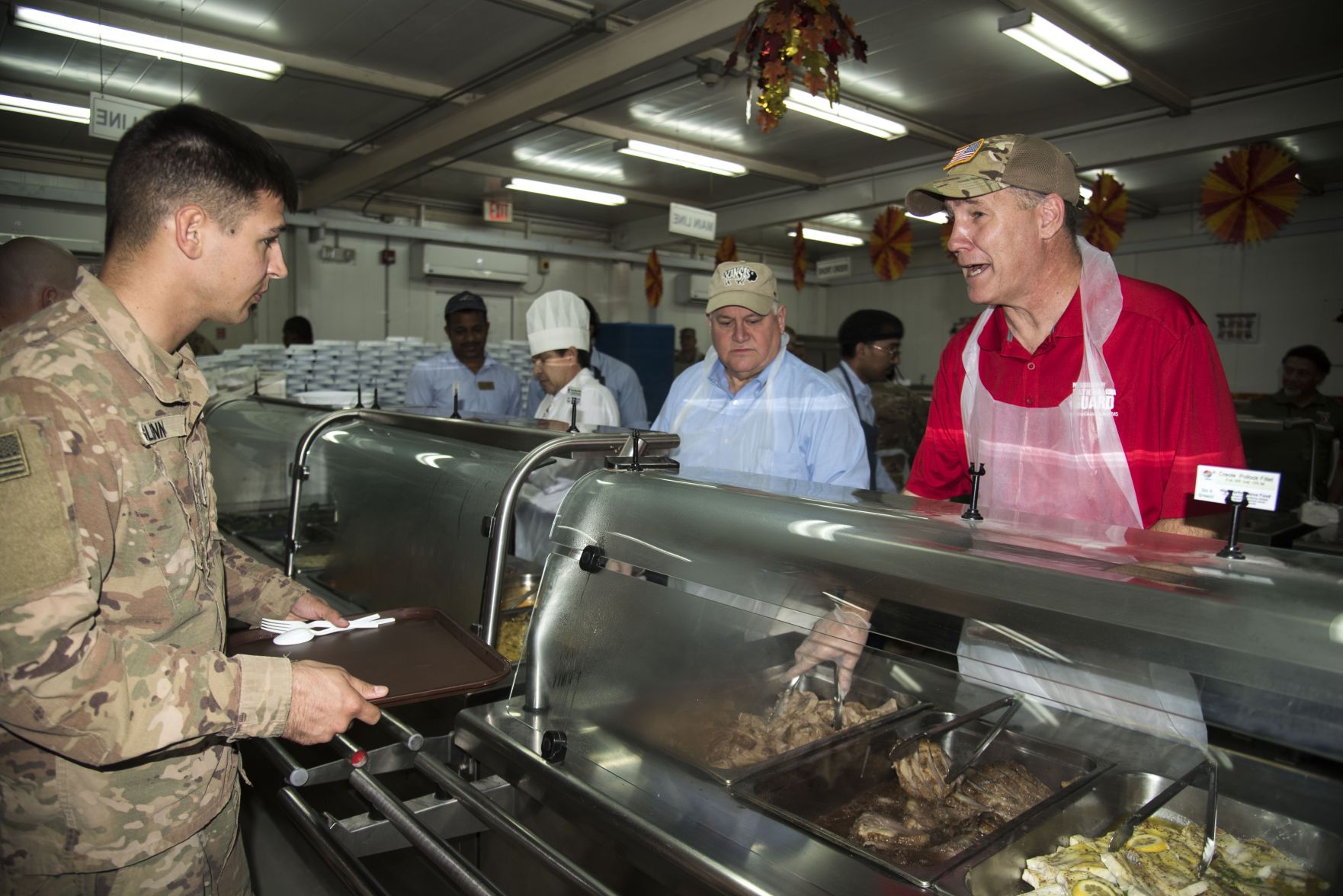 Kelly serves servicemen on Thanksgiving